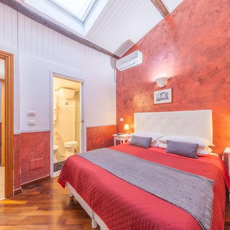 Room In Bb - Skylight Double Room In History House Rome Exterior photo
